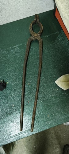 Outil ancien pince forgée - ,